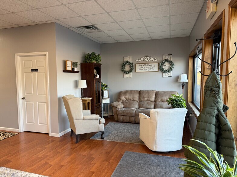 More Photos Of 720 S Washington St, Bunker Hill General Retail For Sale