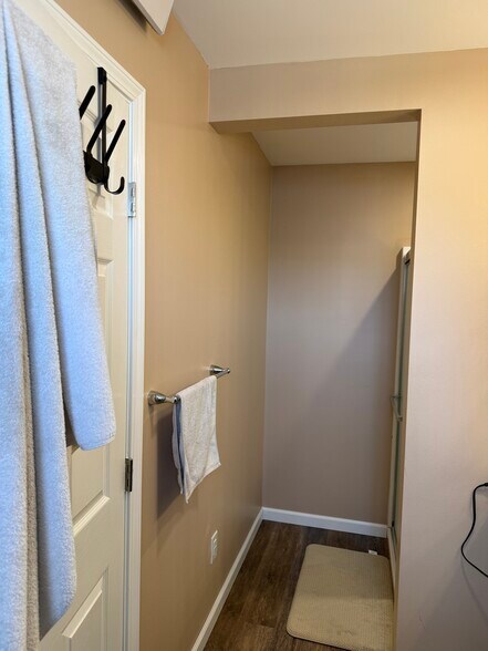 More Photos Of 4881 Pittsburgh Rd, Harrisville Light Distribution For Sale