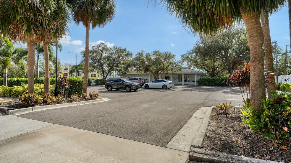 More Photos Of 1630 S Tuttle Ave, Sarasota Medical For Sale