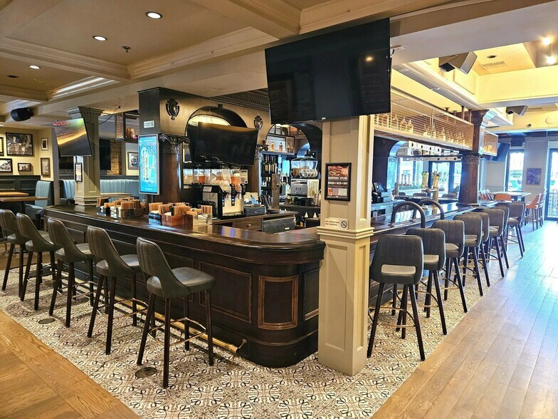 More Photos Of 1525 N Wells St, Chicago Storefront For Lease