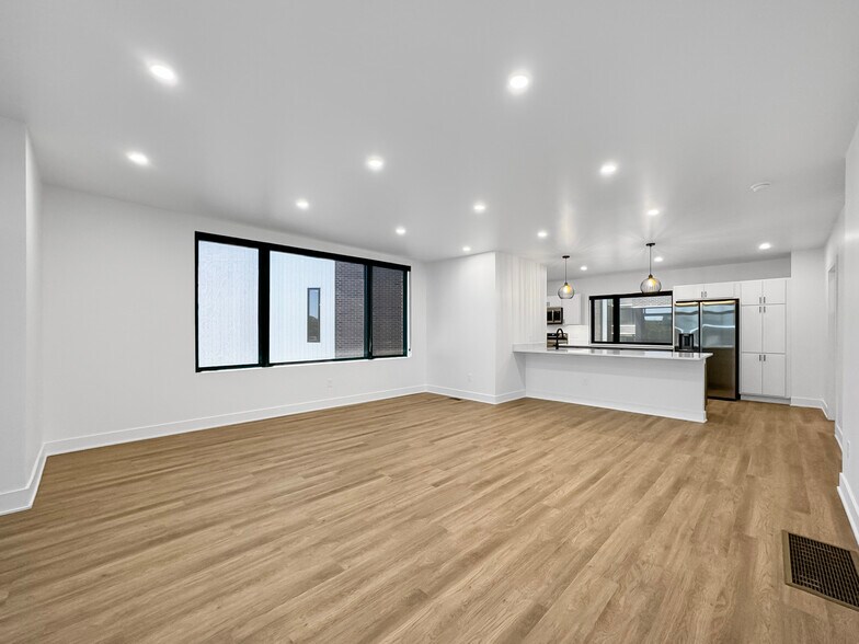 More Photos Of 1200 Keosauqua Way, Des Moines Apartments For Sale