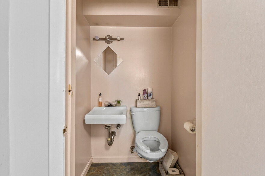 More Photos Of 194 Rockdale Ave, New Bedford Freestanding For Sale