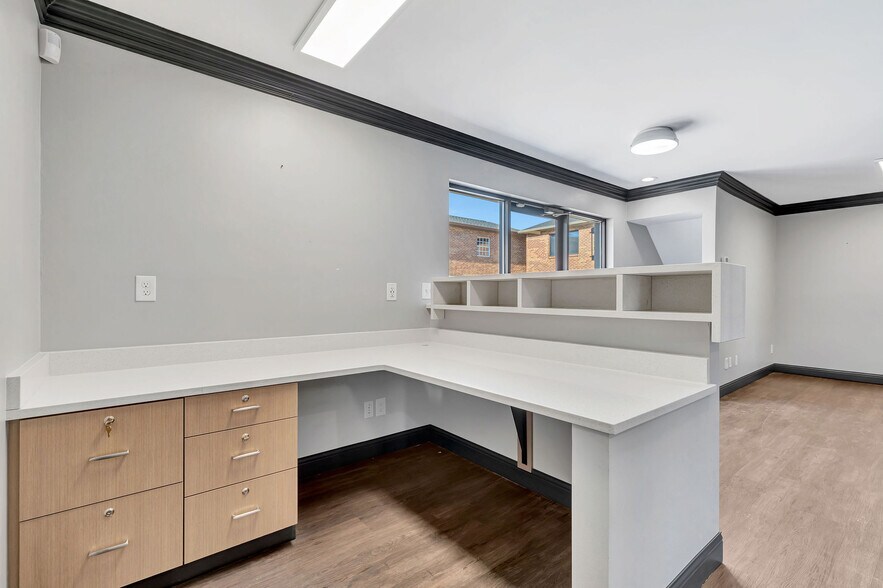 More Photos Of 2327 Anderson Rd, Crescent Springs Office For Lease