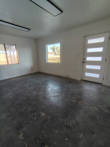 More Photos Of 219 W Mahoney Ave, Mesa Service For Lease