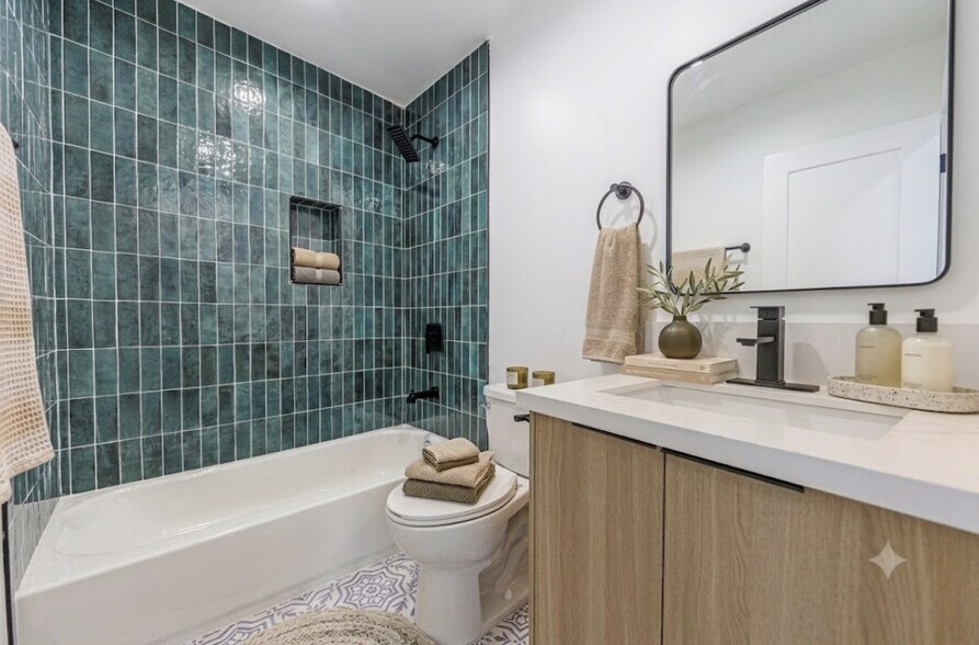 More Photos Of 2938 S Sycamore Ave, Los Angeles Apartments For Sale