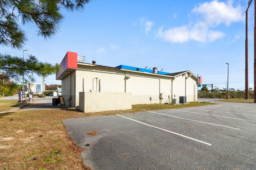 More Photos Of 5105 N Fayetteville Rd, Lumberton General Retail For Sale