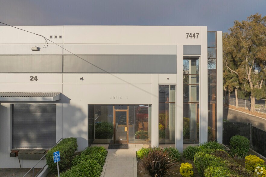 More Photos Of 7447 Morton Ave, Newark Manufacturing For Lease