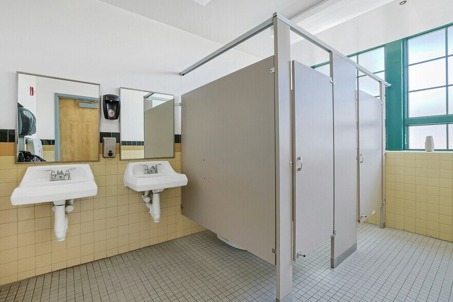 More Photos Of 31 W Broad St, Haverstraw Office For Lease