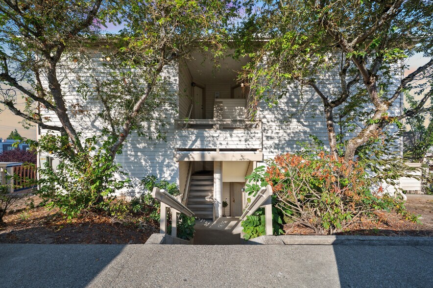 More Photos Of 6042 Fauntleroy Way SW, Seattle Apartments For Sale