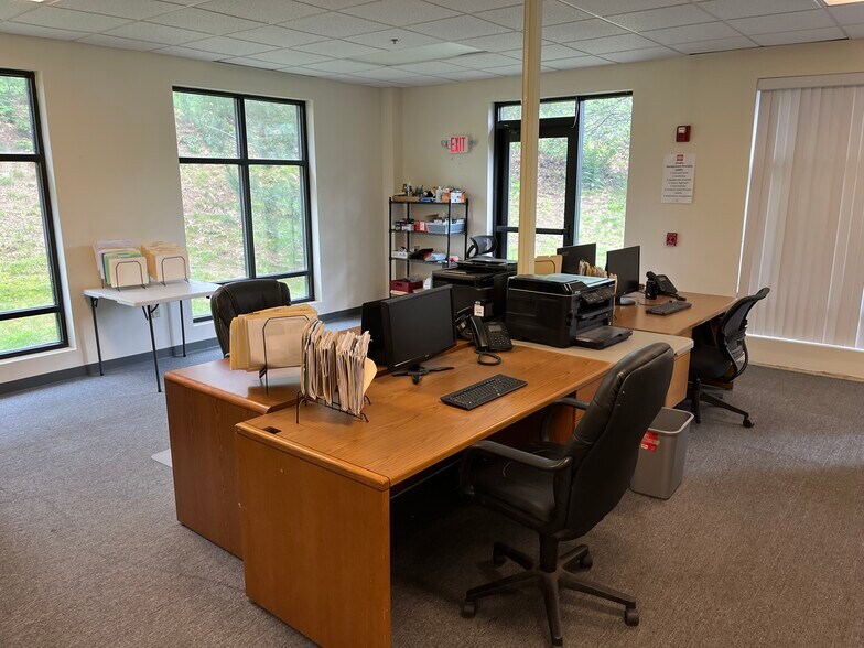 More Photos Of 51 Webb Pl, Dover Office For Sale