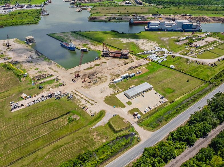 More Photos Of 6813 Bayou Black Dr, Gibson Industrial For Sale