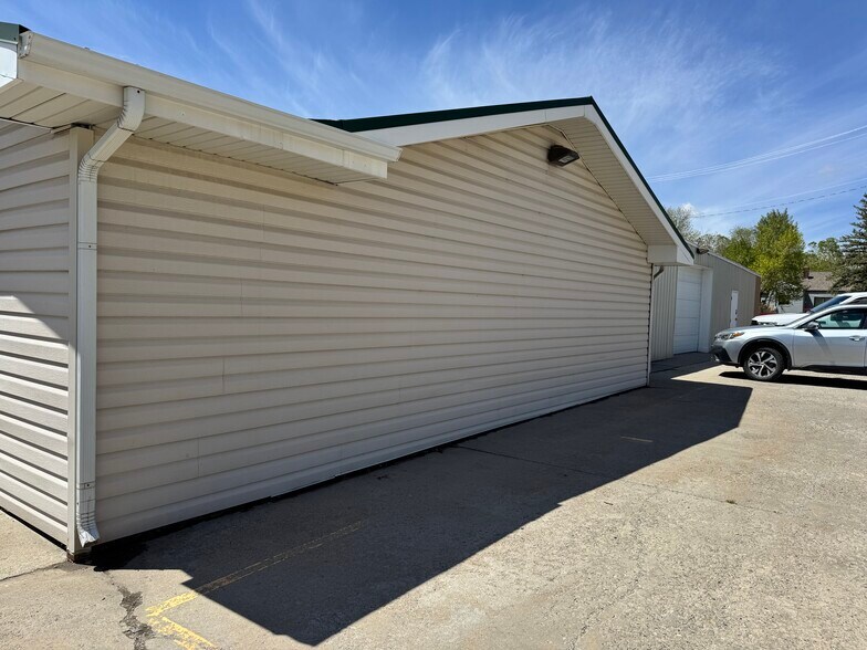 More Photos Of 530 N Broadway Ave, Riverton Mixed Retail For Sale