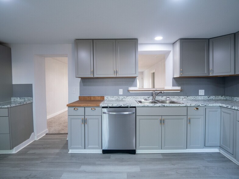 More Photos Of 420 W Johnson St, Norman Multifamily For Sale