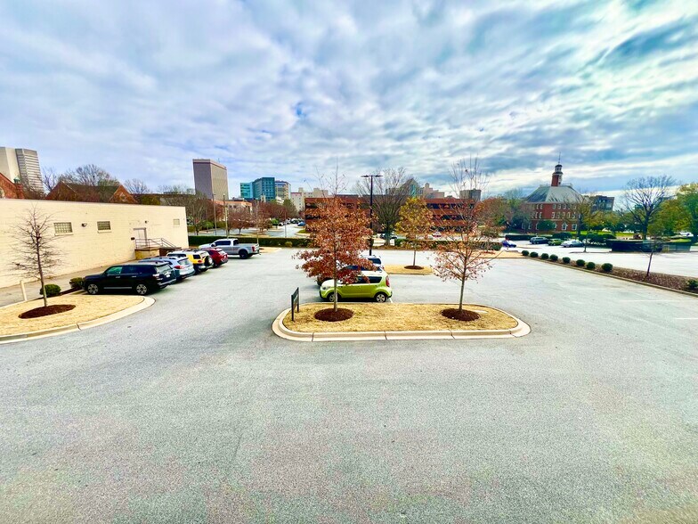 More Photos Of 415 W Washington St, Greenville Freestanding For Lease