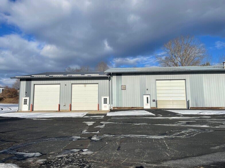 More Photos Of 70 Depot St, Goffstown Warehouse For Lease