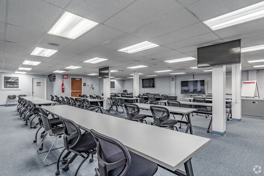More Photos Of 5000 Letterkenny Rd, Chambersburg Office For Sale