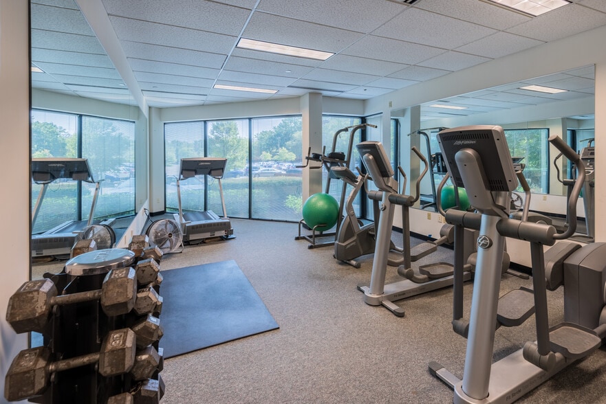 More Photos Of 208 Golden Oak Ct, Virginia Beach Office For Lease