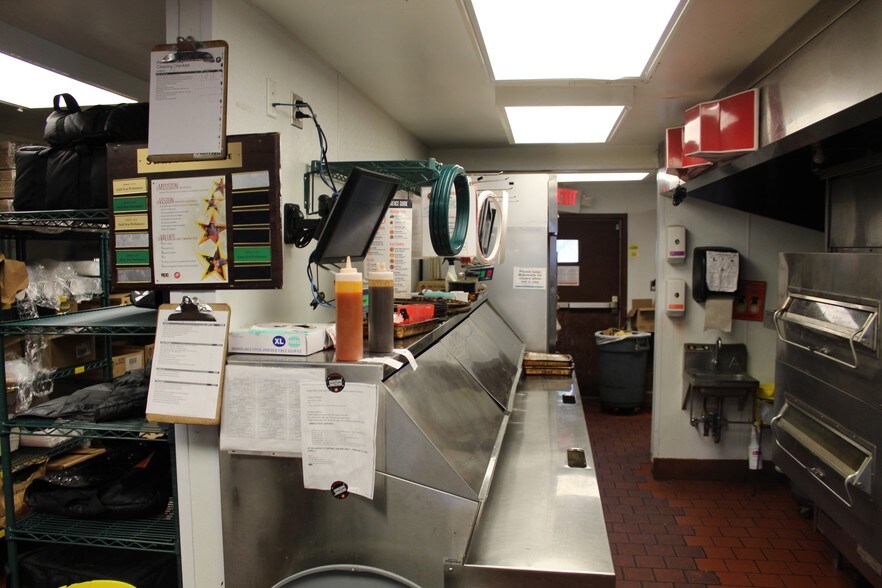 More Photos Of 3021 Eastend Dr, Humboldt Freestanding For Lease