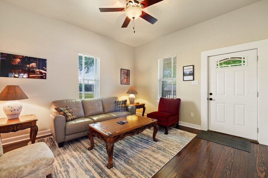 More Photos Of 314 W 3rd St, Taylor Multifamily For Sale