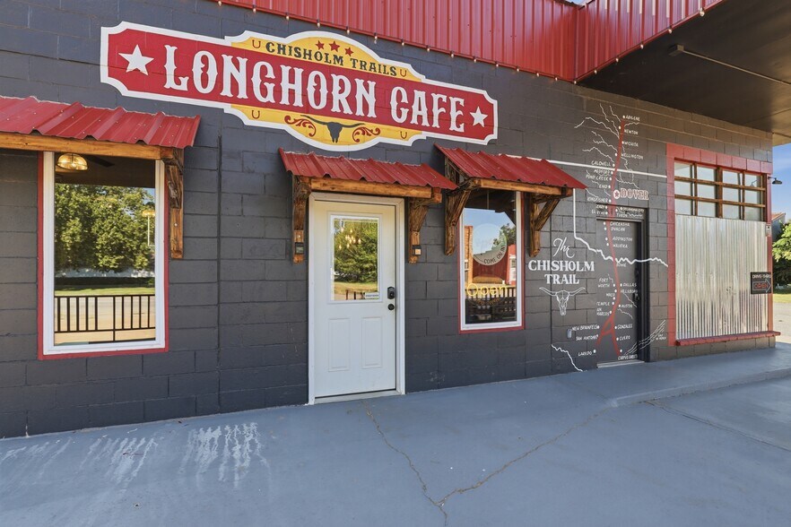 More Photos Of 112 N Chisholm Trl, Dover Restaurant For Sale