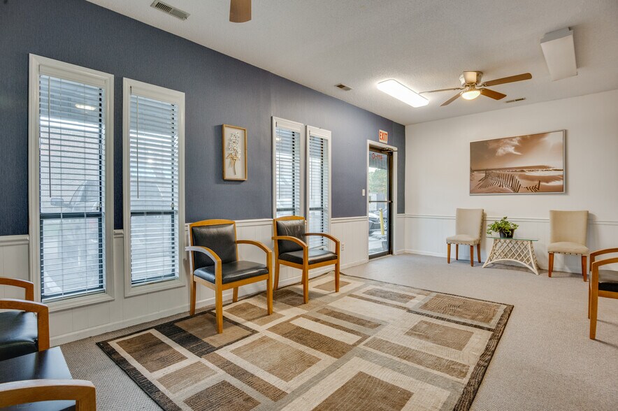 More Photos Of 411 Western Blvd, Jacksonville Medical For Lease