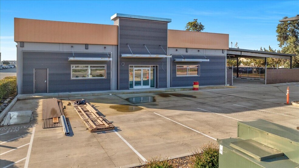 More Photos Of 10417 W Goshen Ave, Visalia Warehouse For Sale
