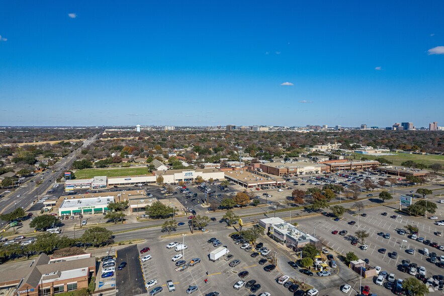 More Photos Of 11888 Marsh Ln, Dallas Unknown For Lease