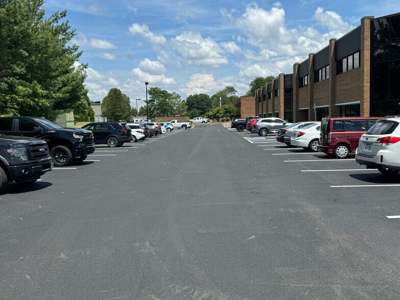 More Photos Of 9051 Executive Park Dr, Knoxville Office For Sale