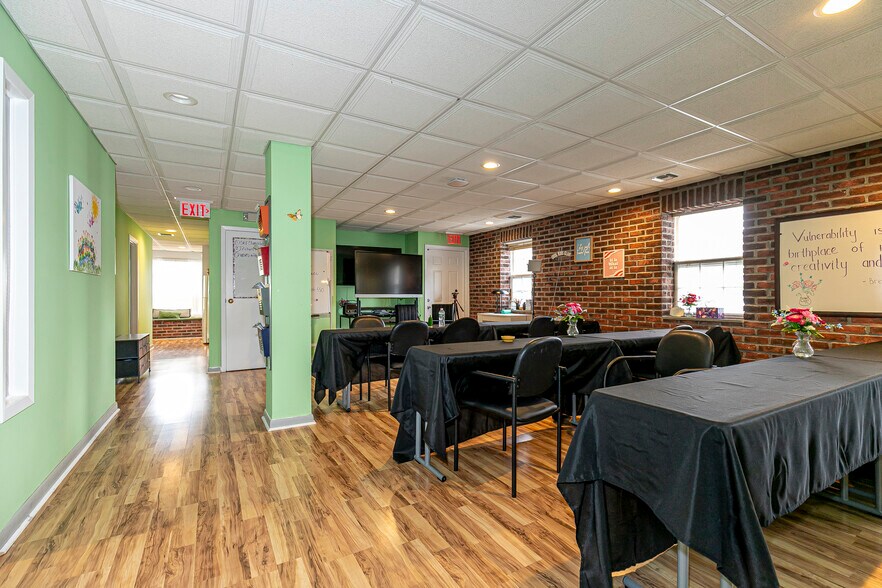 More Photos Of 550 N Country Rd, Saint James Office For Sale