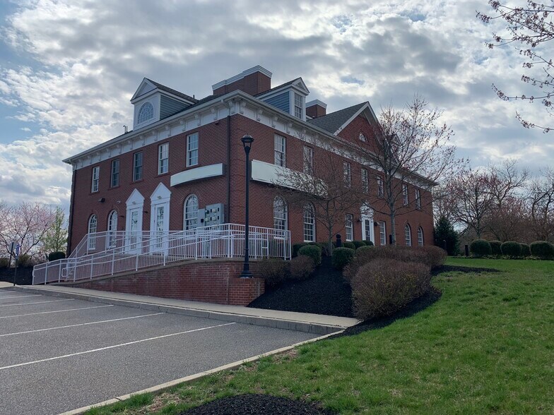 More Photos Of 178 Center St, Clinton Township Medical For Lease
