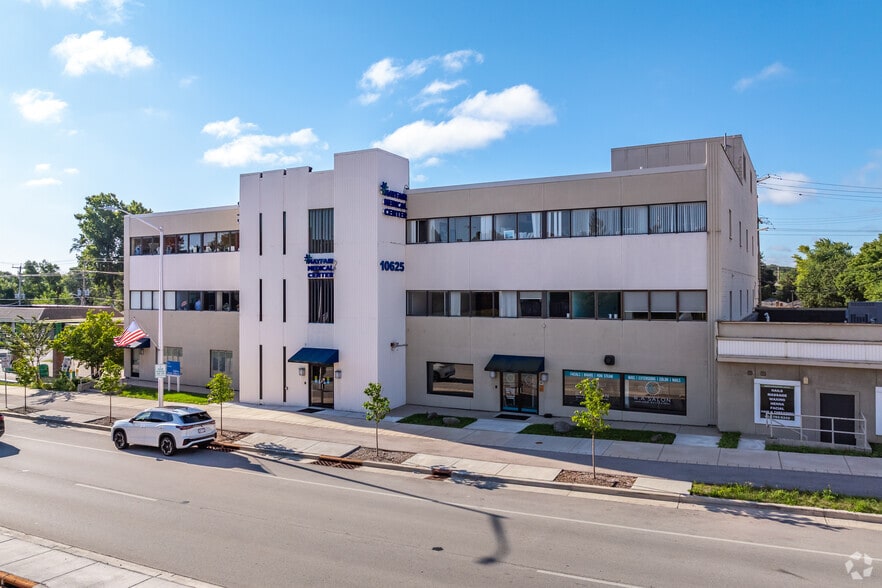 More Photos Of 10625 W North Ave, Milwaukee Medical For Lease