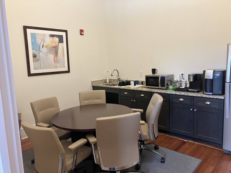 More Photos Of 212 S Center St, Statesville Storefront Retail Office For Lease