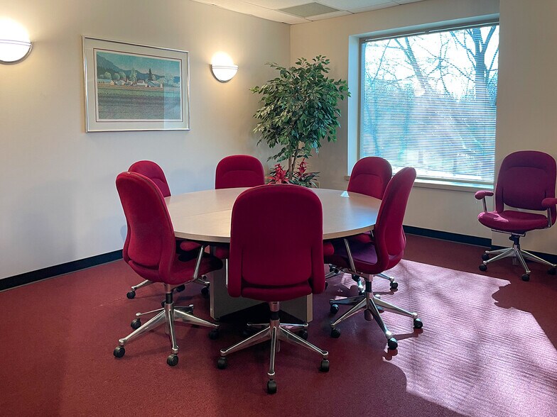 More Photos Of 7777 W Blue Mound Rd, Milwaukee Office For Lease