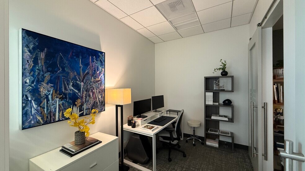 More Photos Of 243 N Canon Dr, Beverly Hills Office For Lease