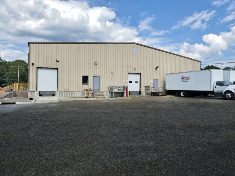 More Photos Of 1 Gold Mine Rd, Flanders Warehouse For Lease