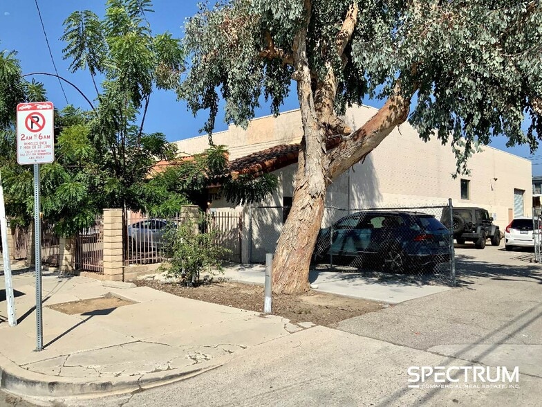 More Photos Of 16125 Cantlay St, Van Nuys Warehouse For Lease