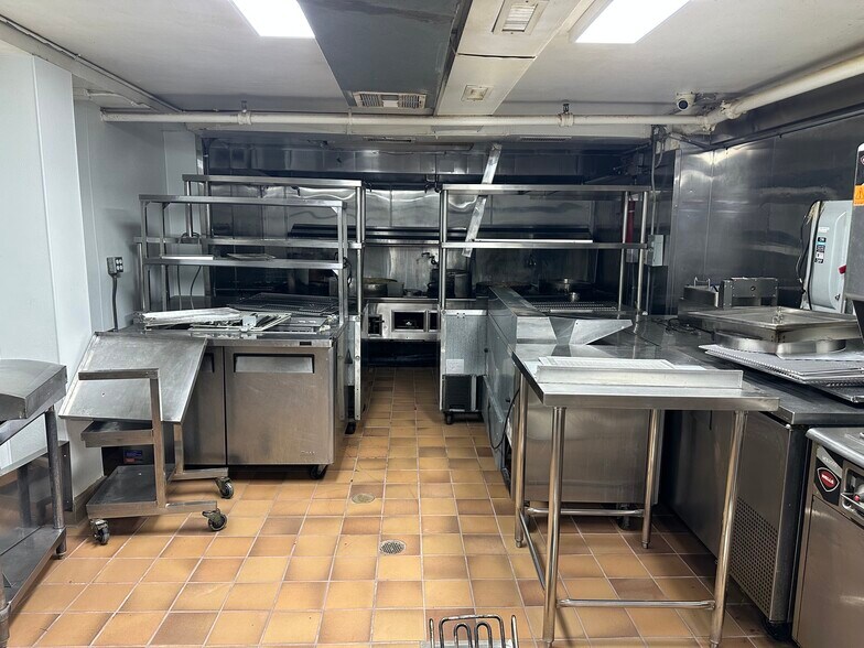 More Photos Of 231-243 E Colorado Blvd, Pasadena Storefront Retail Office For Lease