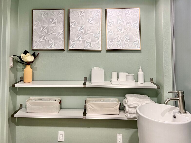 More Photos Of 2487 Kettner Blvd, San Diego Office For Sale