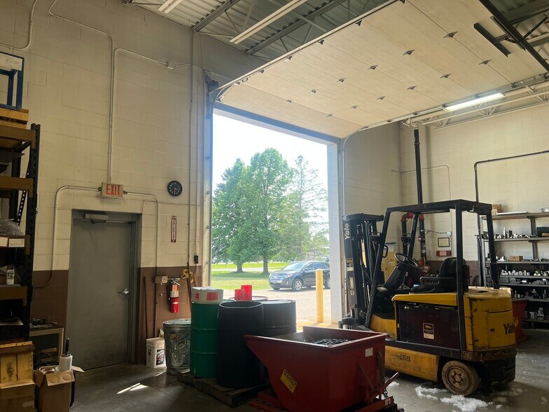 More Photos Of 2161 NE 107th Ln, Blaine Manufacturing For Lease