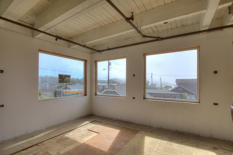 More Photos Of 61 Main St, Pacific Beach Restaurant For Sale