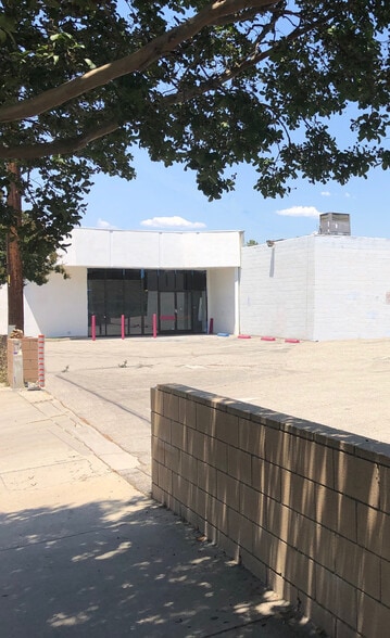 More Photos Of 15960 Ventura Blvd, Encino Storefront For Lease