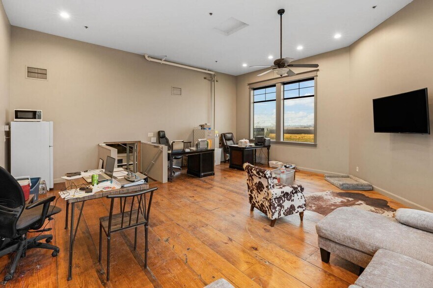 More Photos Of 81211 Gallatin Rd, Bozeman General Retail For Sale