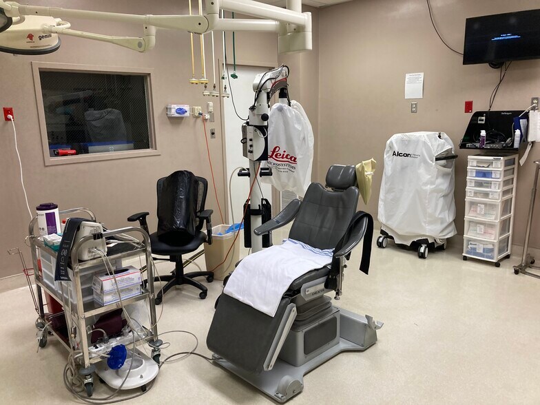 More Photos Of 6100 E Central Ave, Wichita Freestanding For Lease