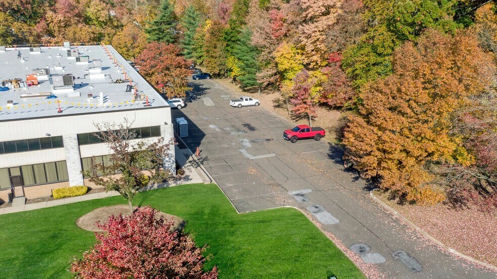 More Photos Of 704 Executive Blvd, Valley Cottage Warehouse For Lease