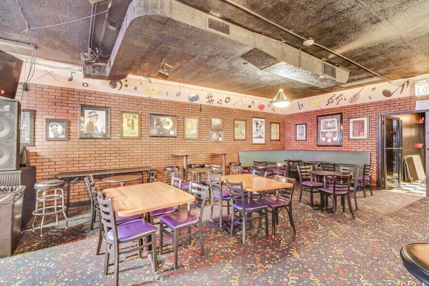 More Photos Of 1715 W Roosevelt Rd, Broadview General Retail For Lease