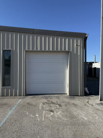 More Photos Of 310 Indianapolis Rd, Mooresville Warehouse For Lease