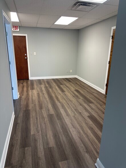 More Photos Of 1111 Shive Ln, Bowling Green Loft Creative Space For Lease