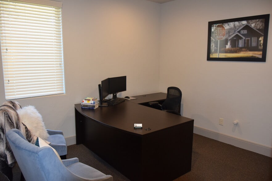 More Photos Of 414 N Main St, Grapevine Loft Creative Space For Lease