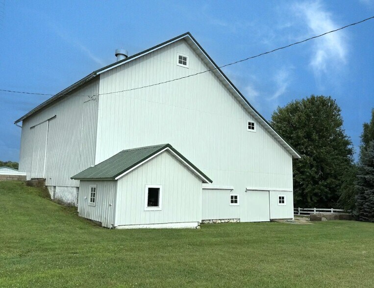 More Photos Of 12407 Main St, Huntley Loft Creative Space For Sale