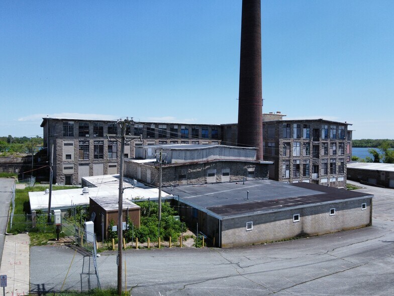 More Photos Of 109 Howe St, Fall River Warehouse For Lease